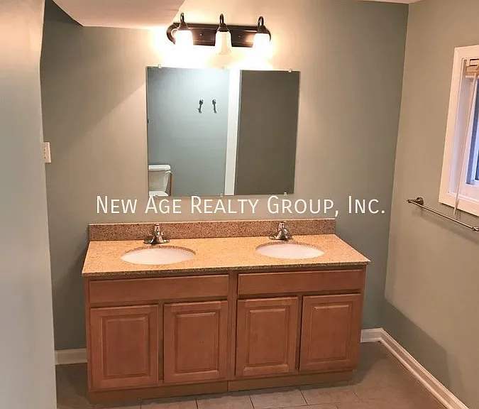 244 W Girard Ave #2 — Photo 10
