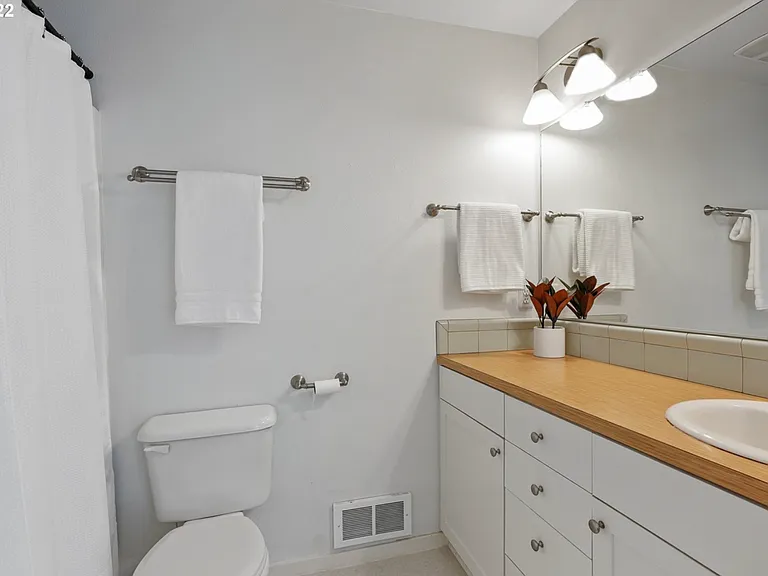 8502 N Central St — Photo 25