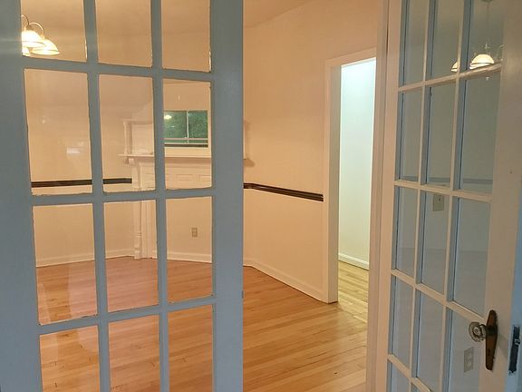 3rd image of 552 S Main St #2
