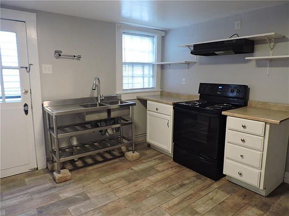 5th image of 617 Olivier St