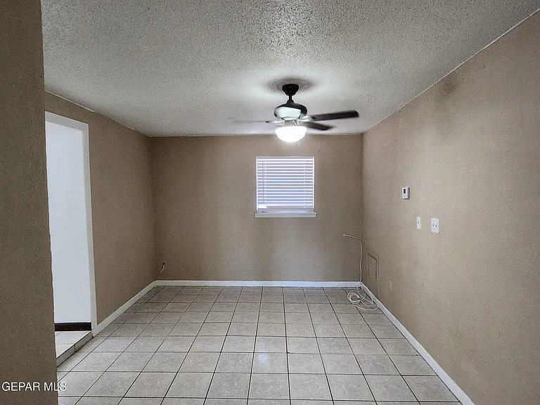 323 Singh St #B — Photo 6