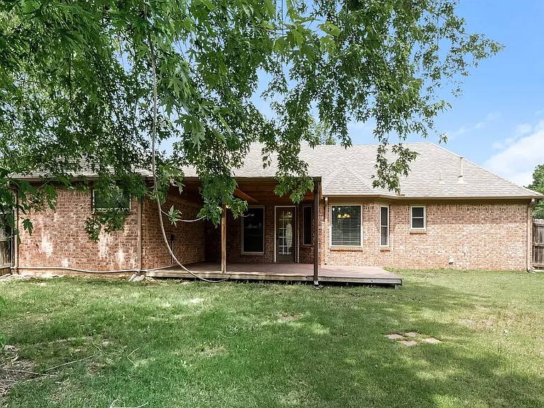 5847 Wendover Cv — Photo 16