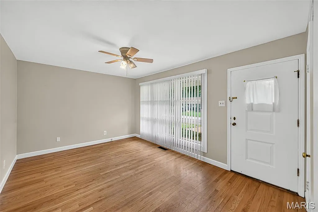 3 bed, 1292 sqft, $1,900 — Photo 2