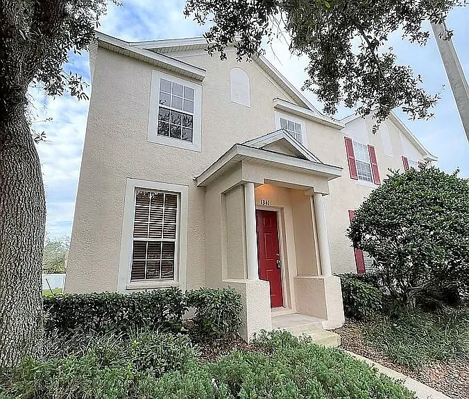 1341 Lyonshire Dr — Photo 1