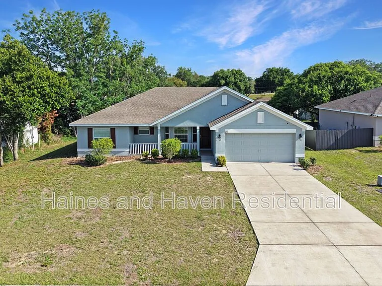 1217 Forest Hills Dr — Photo 2