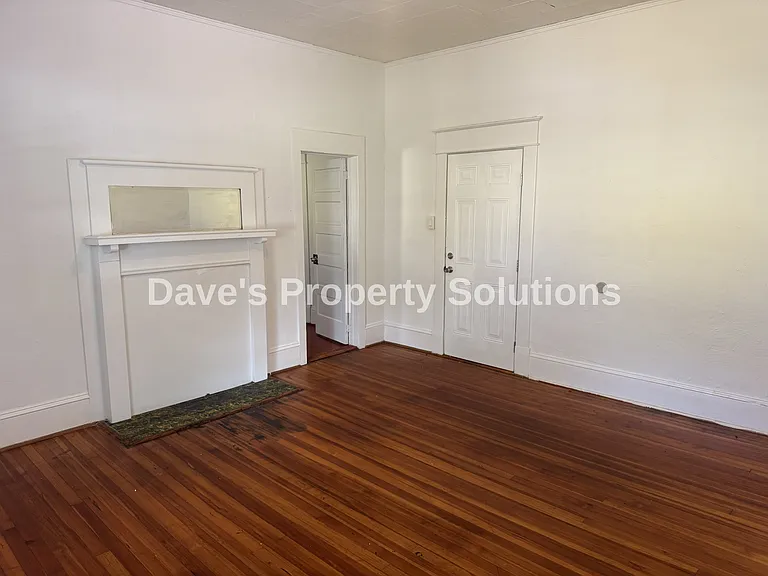 1811 Lomond St — Photo 5