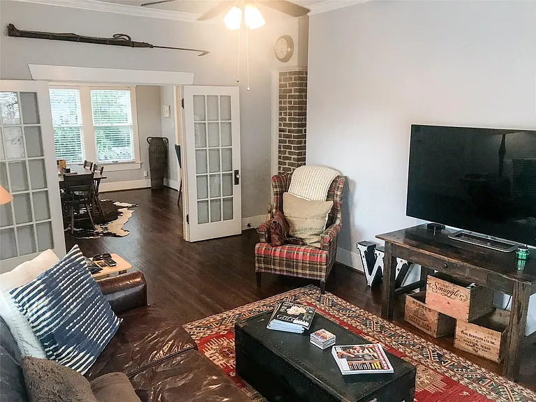 210 Tabor St — Photo 3
