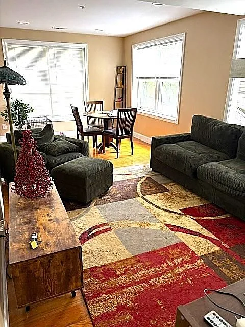 2 bed, 1.0 bath, 700 sqft, $2,300 — Photo 3