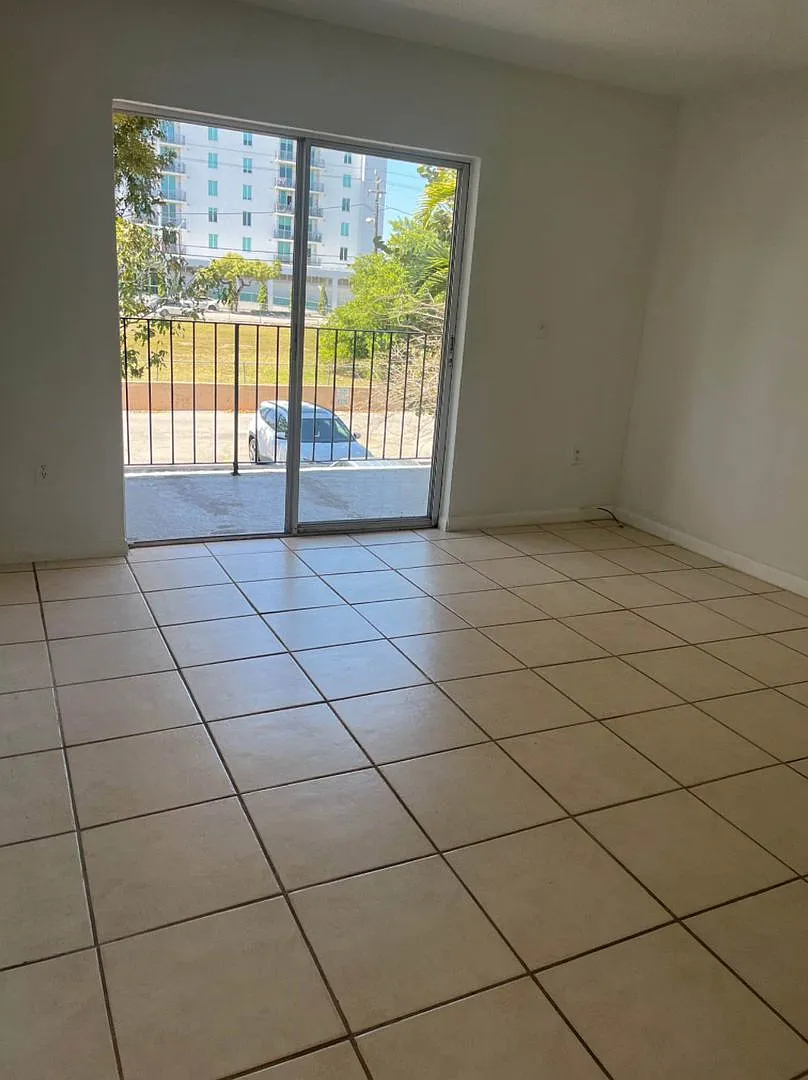 2135 Little Havana - 2135 — Photo 3