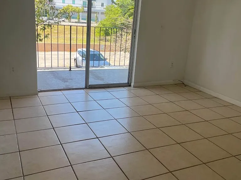 2135 SW 6th St — Photo 3