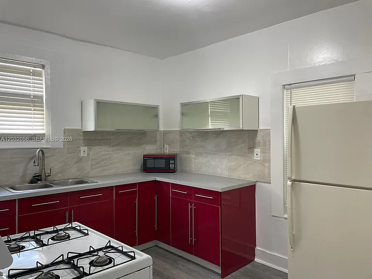 817 4th St #817 — Photo 10