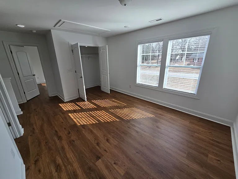 109 Lynn Ave — Photo 12