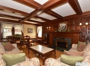 111 Johnson Ave, Malverne, NY 11565