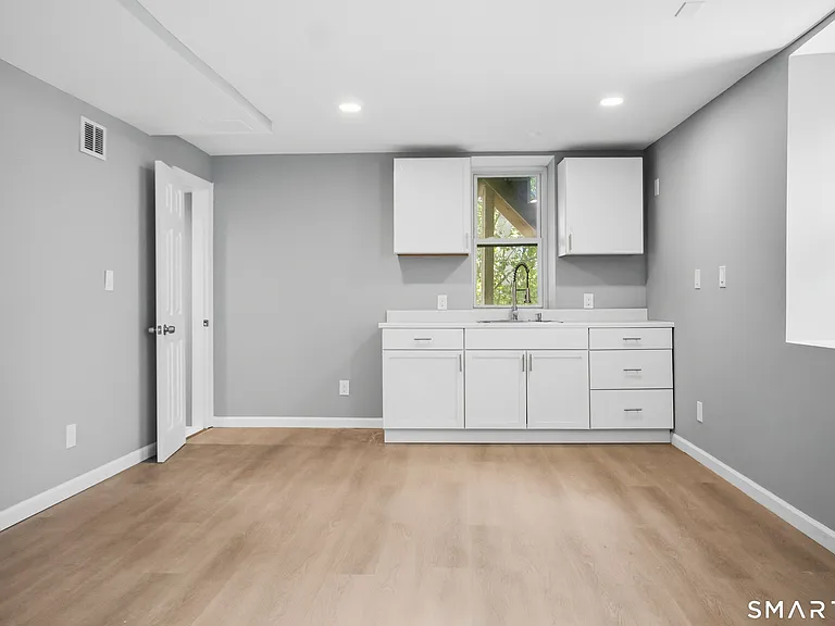 275 Riverview Ave — Photo 32