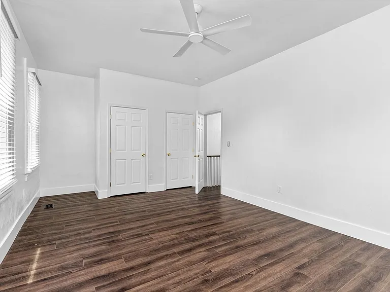 410 W 29th St — Photo 31