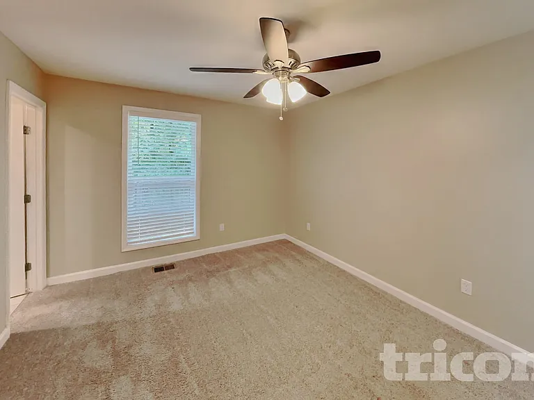 1026 Chelsea Dr — Photo 6
