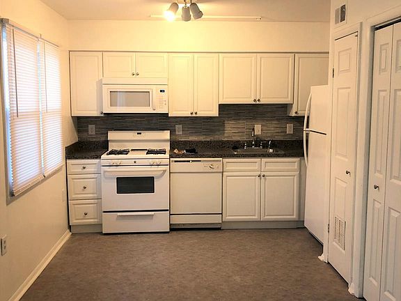 5th image of 4400 McMenamy St