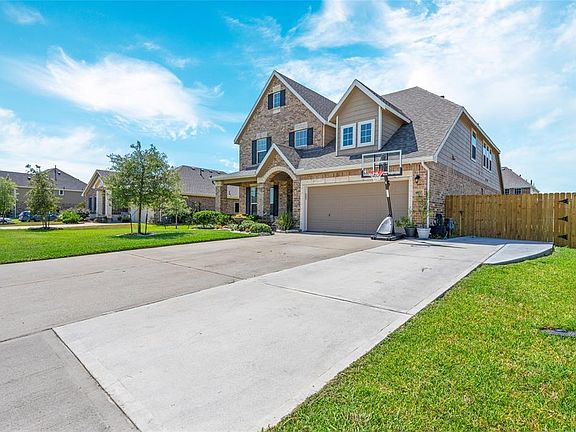 3rd image of 4107 Cypress Point Dr