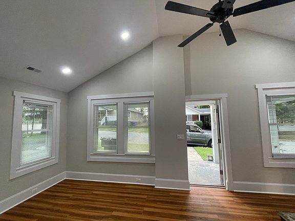 4th image of 100 N Summit St