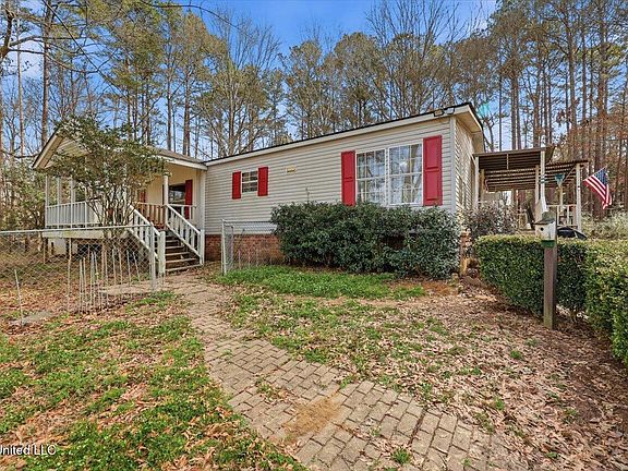 2nd image of 138 Collier Ln