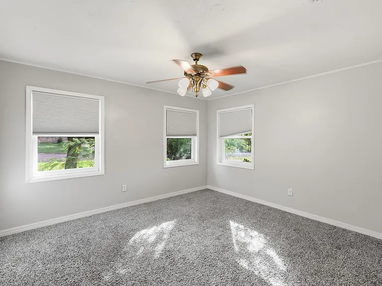116 Janet St — Photo 13