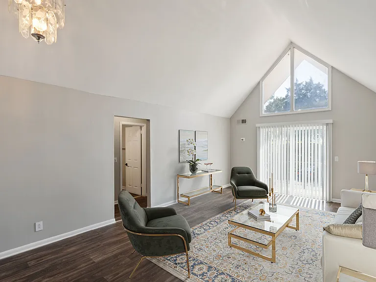 Falcon View Apartments — Photo 5