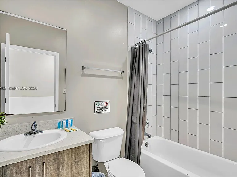 170 NE 158th St #2 — Photo 27