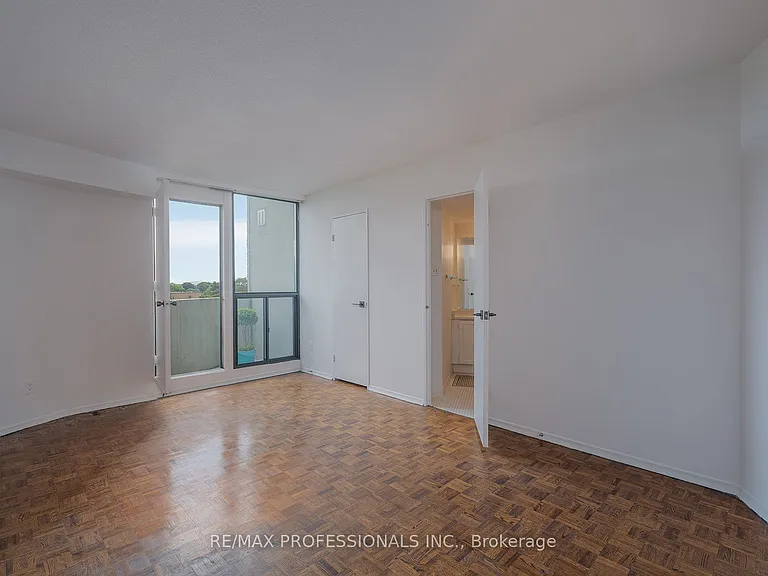 284 Mill Rd #B1 — Photo 16