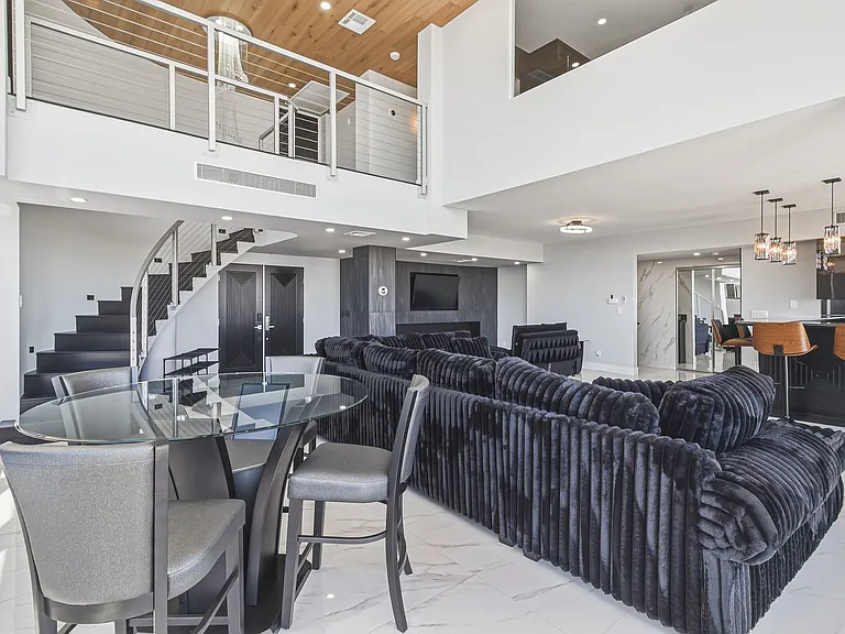 3111 Bel Air Dr #28H — Photo 12