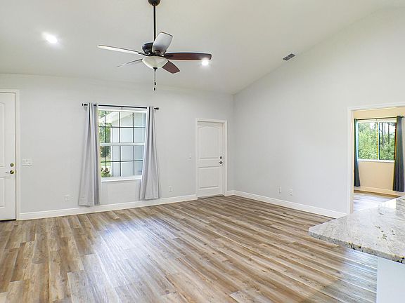 3rd image of 1465 Loveland Blvd