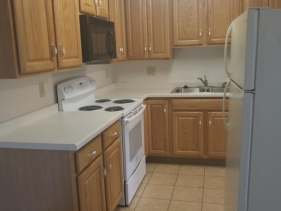 1st image of 11 Southview Dr APT 11H