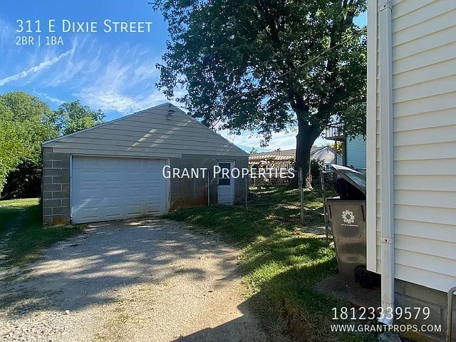 311 E Dixie — Photo 4