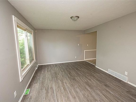 4th image of 16408 Kollin Ave