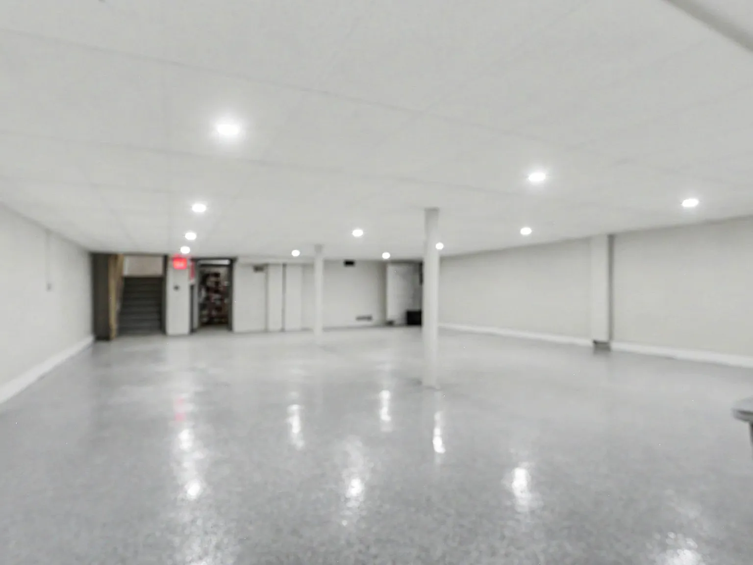2 bed, 3064 sqft, $1,950 — Photo 2