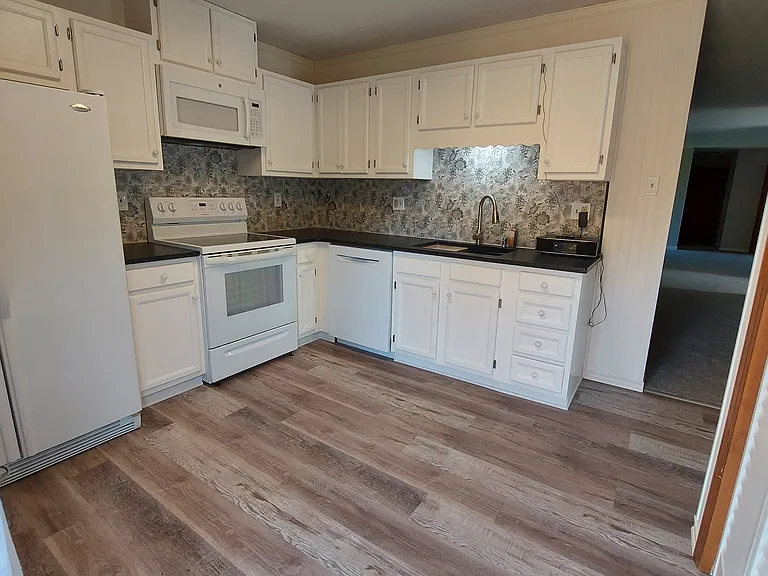 1335 Windamere Rd — Photo 17