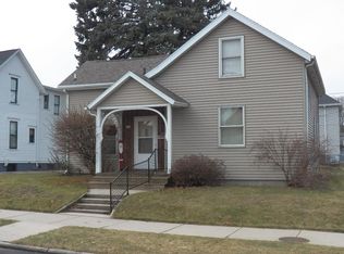 636 N 6th St, Manitowoc, WI 54220