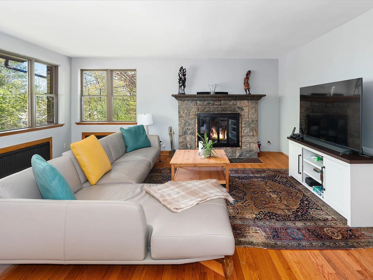 4 bed, 3.5 bath, 3568 sqft, $5,900 — Photo 4