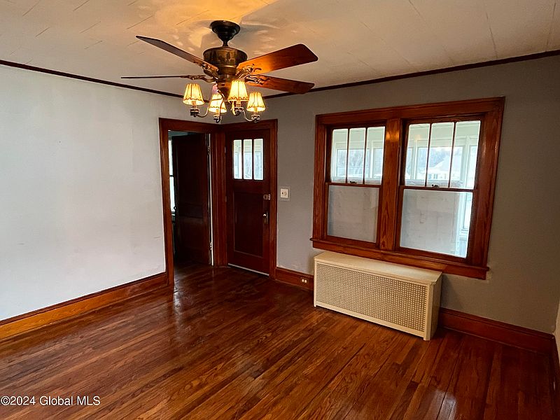5th image of 16 Westfall Avenue