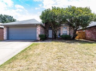 8732 Sabinas Trl, Fort Worth, TX 76118