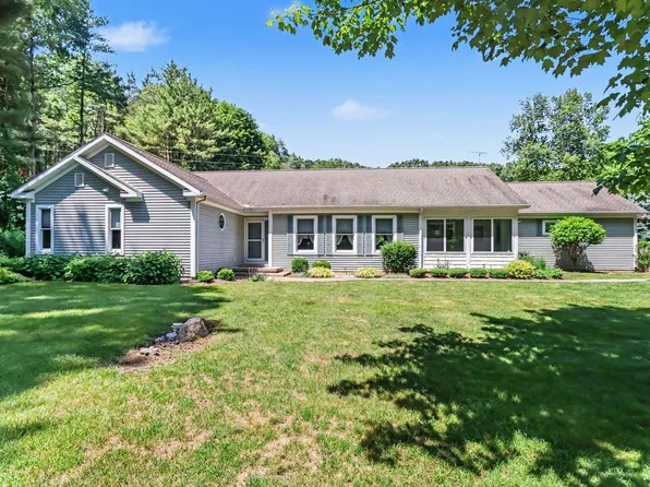 9131 N 42nd St, Hickory Corners, MI 49060