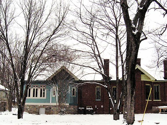 side incl. part  crge house