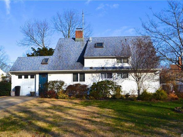 243 Acre Ln Hicksville Ny 11801 Zillow