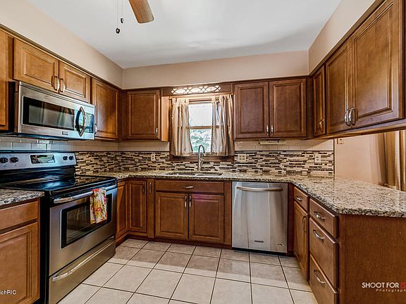 3rd image of 4920 Brookdale Dr