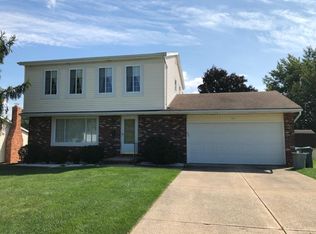 4567 N Miami Dr, Parma, OH 44134