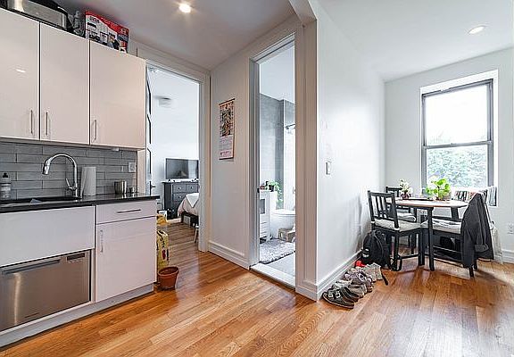2nd image of 1030 Carroll St APT 4E