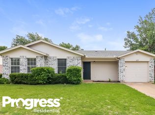 619 S Waxahachie St, Mansfield, TX 76063