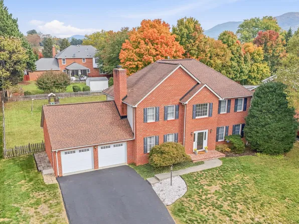 5137 Plantation Grove Ln, Roanoke, VA 24012
