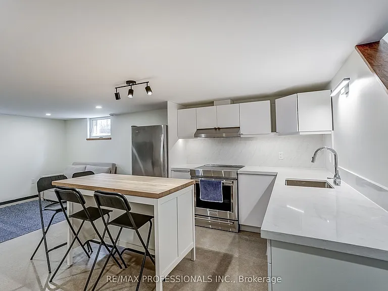 9 Cashman Cres #BASEMENT — Photo 1