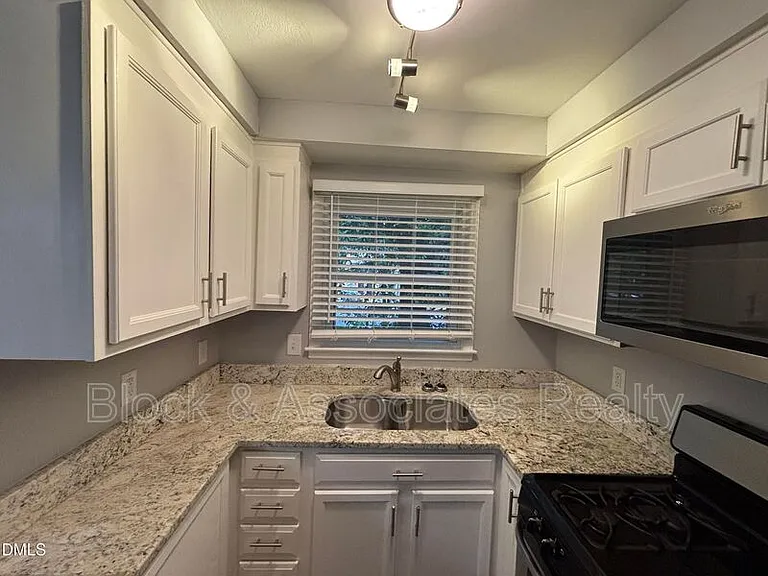 4808 Blue Bird Ct #D — Photo 26
