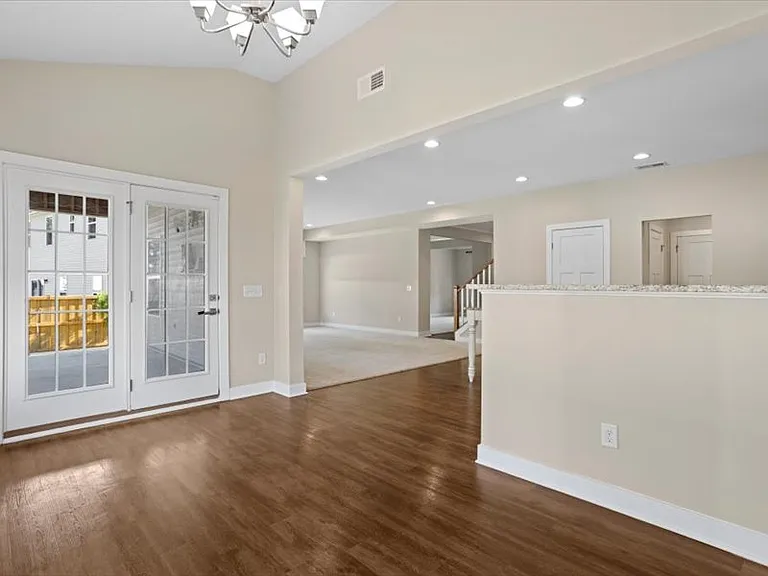 120 Thames Valley Dr — Photo 10